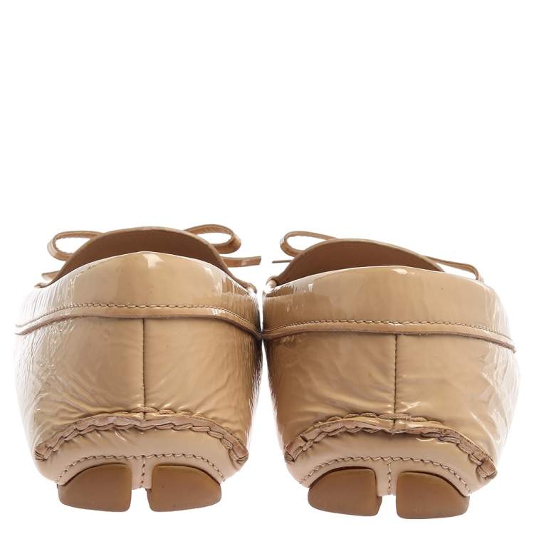 Pre Owned Prada Beige Patent Leather Bow Loafers Size 39