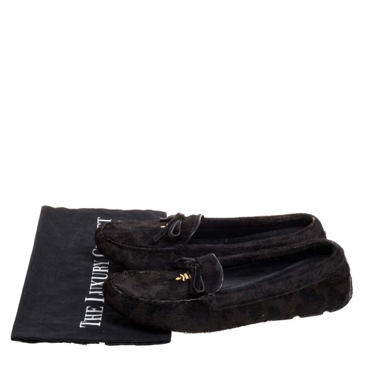 مملوكة مسبقًا Prada Dark Brown Pony Hair Driving Loafers Size 37.5