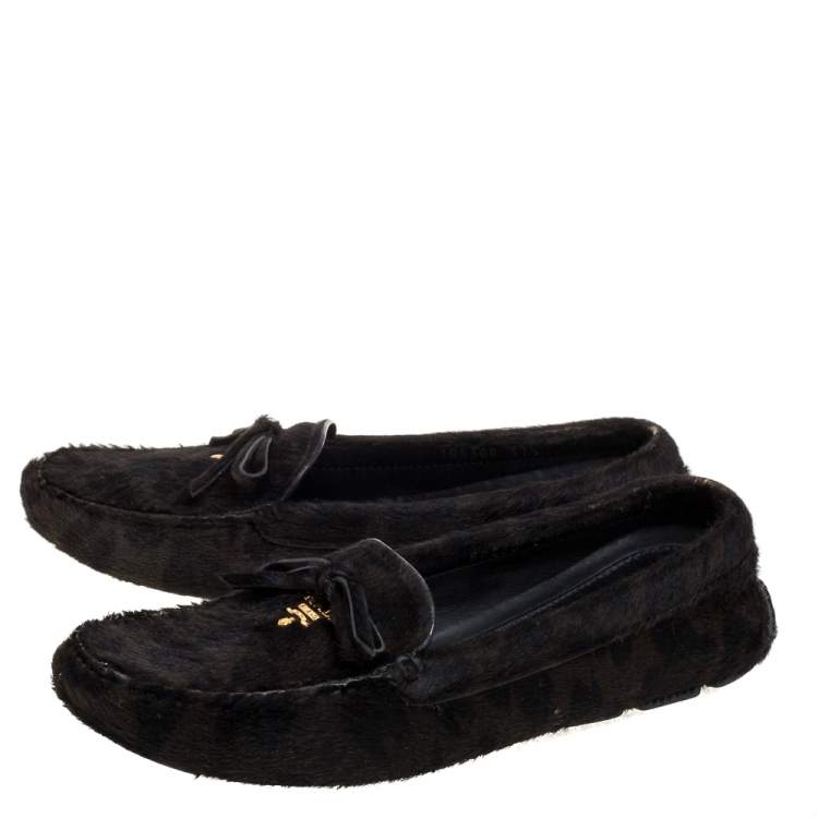 مملوكة مسبقًا Prada Dark Brown Pony Hair Driving Loafers Size 37.5