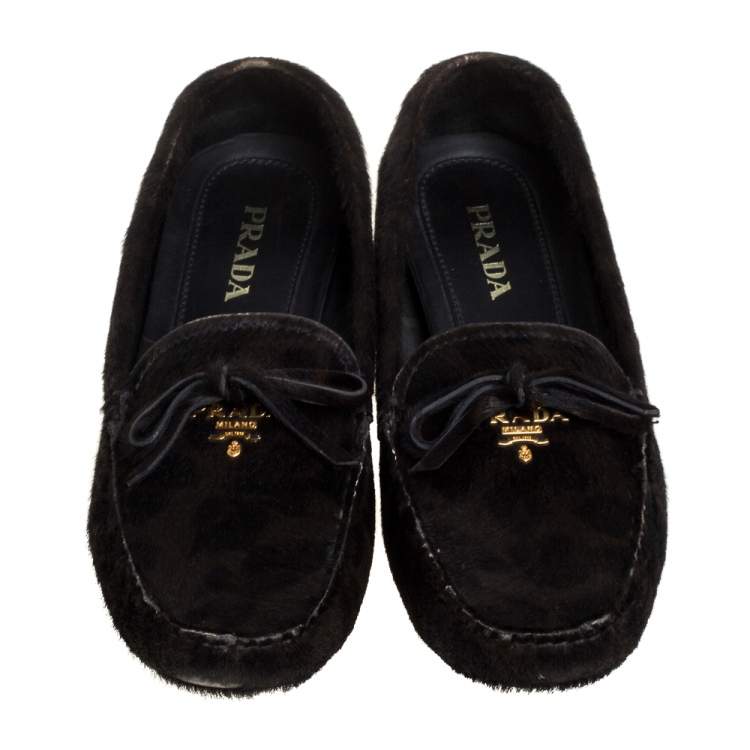 مملوكة مسبقًا Prada Dark Brown Pony Hair Driving Loafers Size 37.5