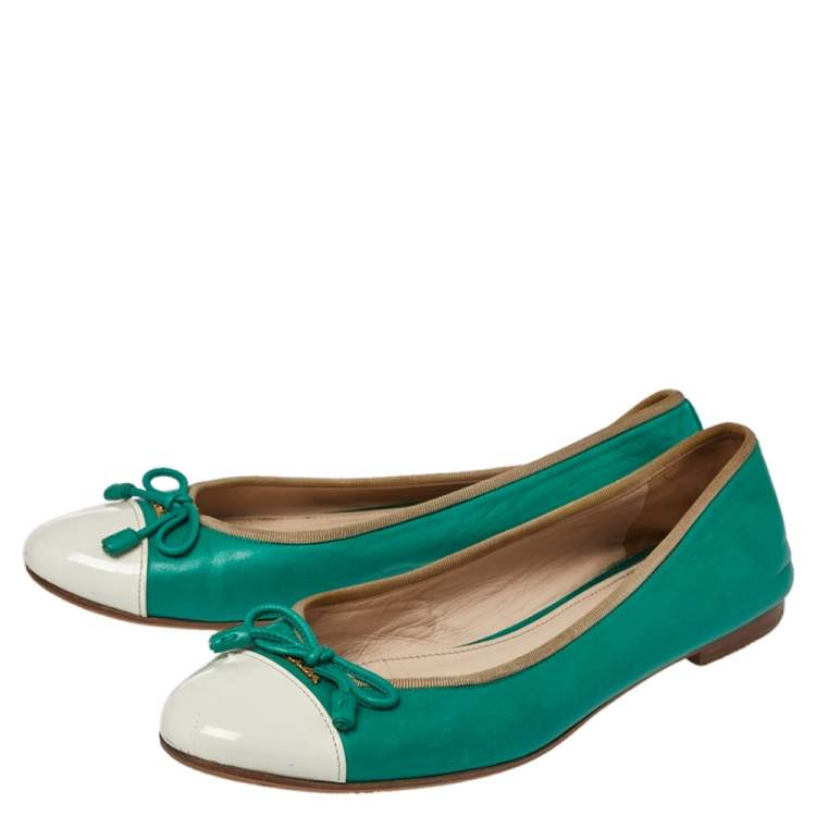 Pre Owned Prada Green/White Leather Bow Cap Toe Ballet Flats Size 38.5