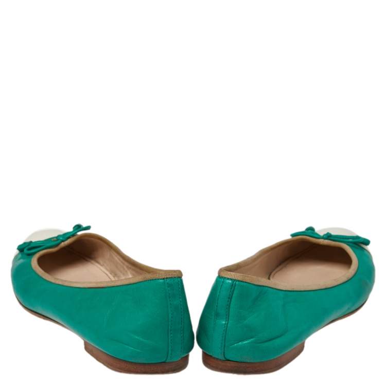 Pre Owned Prada Green/White Leather Bow Cap Toe Ballet Flats Size 38.5
