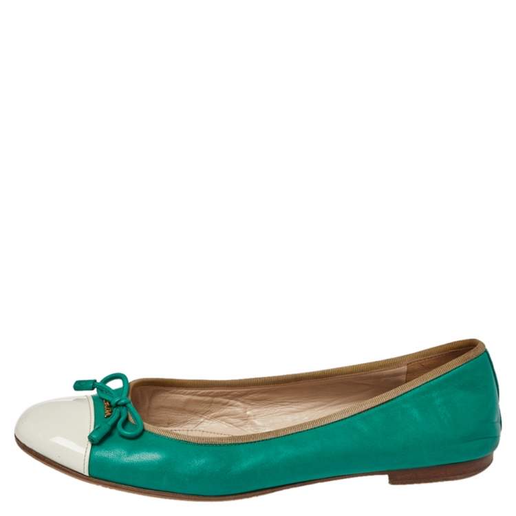 Pre Owned Prada Green/White Leather Bow Cap Toe Ballet Flats Size 38.5