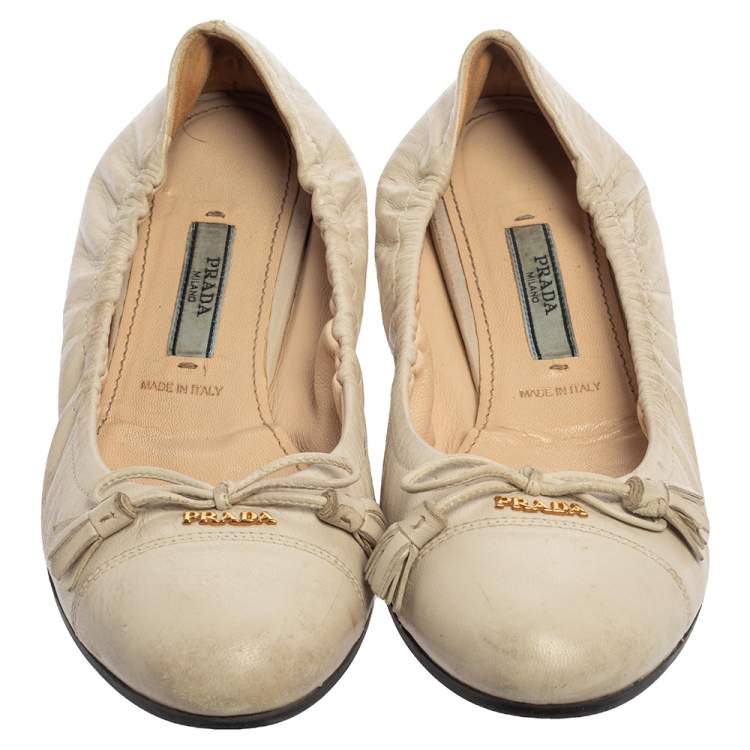 Pre Owned Prada Off White Leather Bow Scrunch Ballet Flats Size 36.5