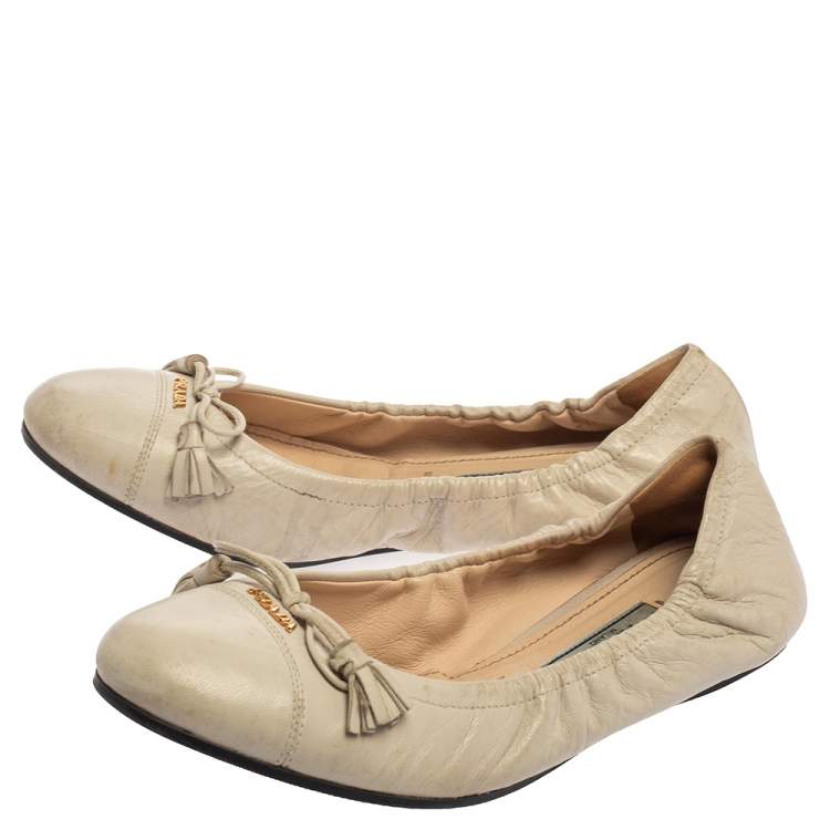 Pre Owned Prada Off White Leather Bow Scrunch Ballet Flats Size 36.5