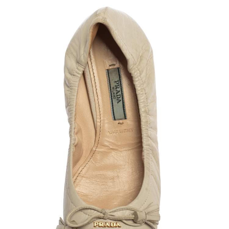 Pre Owned Prada Off White Leather Bow Scrunch Ballet Flats Size 36.5