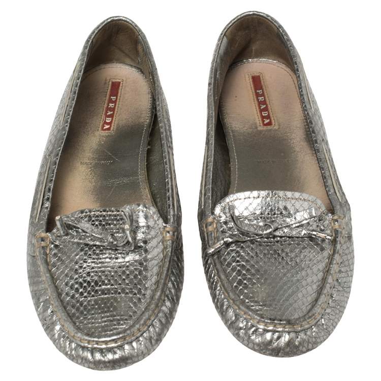 Pre Owned Prada Silver Python Embossed Leather Bow Slip On Loafers Size 39