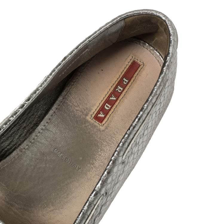 Pre Owned Prada Silver Python Embossed Leather Bow Slip On Loafers Size 39