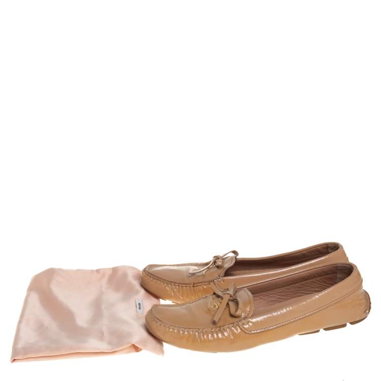 Pre Owned Prada Beige Patent Saffiano Leather Bow Slip On Loafers Size 40