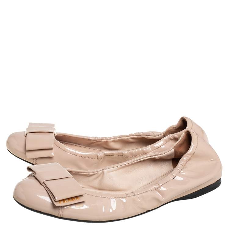 Pre Owned Prada Beige Patent Leather Scrunch Ballet Flats Size 38