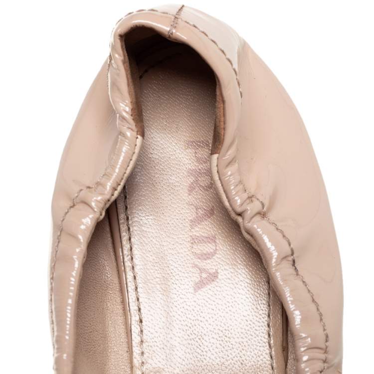 Pre Owned Prada Beige Patent Leather Scrunch Ballet Flats Size 38