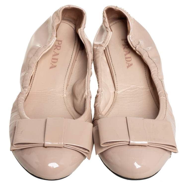 Pre Owned Prada Beige Patent Leather Scrunch Ballet Flats Size 38