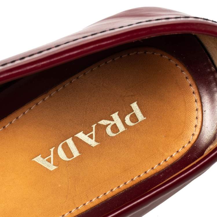 Pre Owned Prada Red Leather Bow Logo Embellished Slip On Loafers Size 39.5