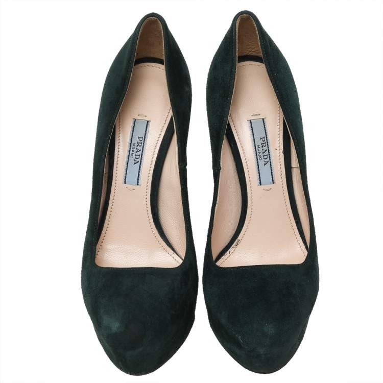 مملوكة مسبقًا Prada Green Suede Platform Pumps Size 36