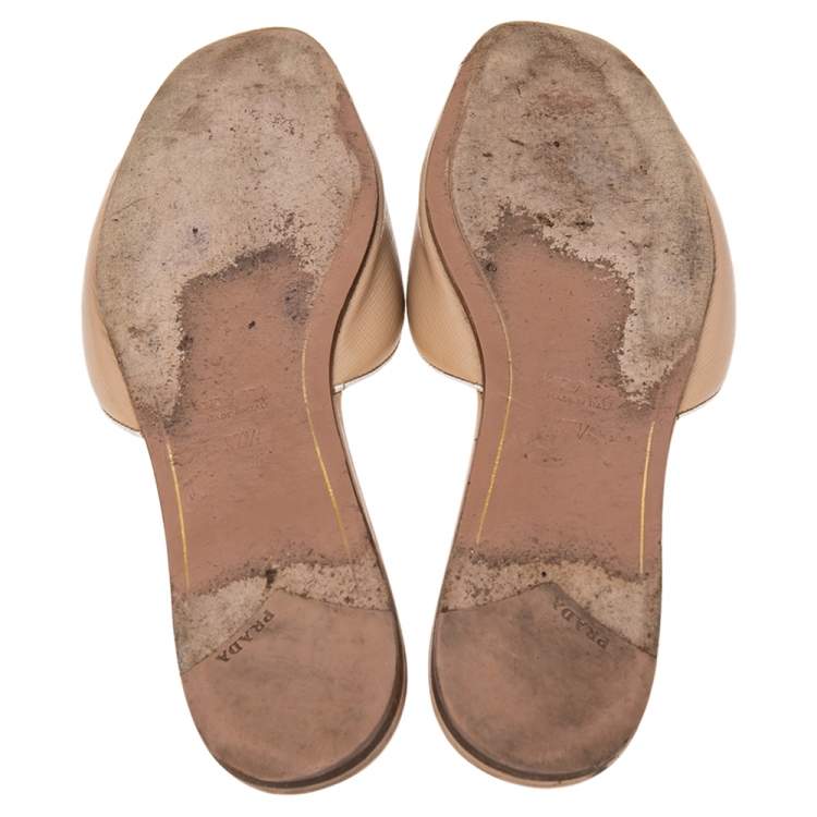 Pre Owned Prada Beige Patent Leather Logo Embellished Flat Slides Size 37.5