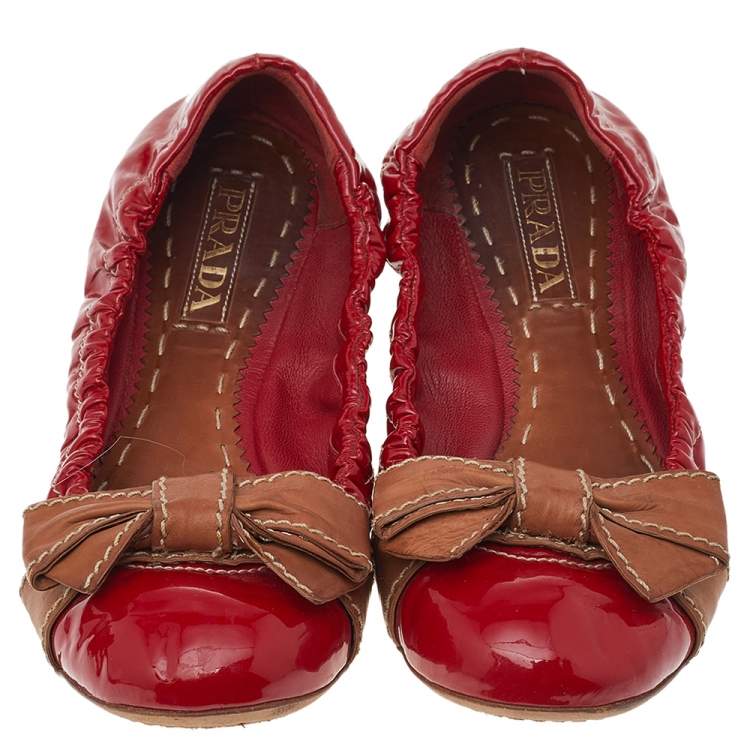 Pre Owned Prada Red/Brown Patent Leather Bow Scrunch Ballet Flats Size 38