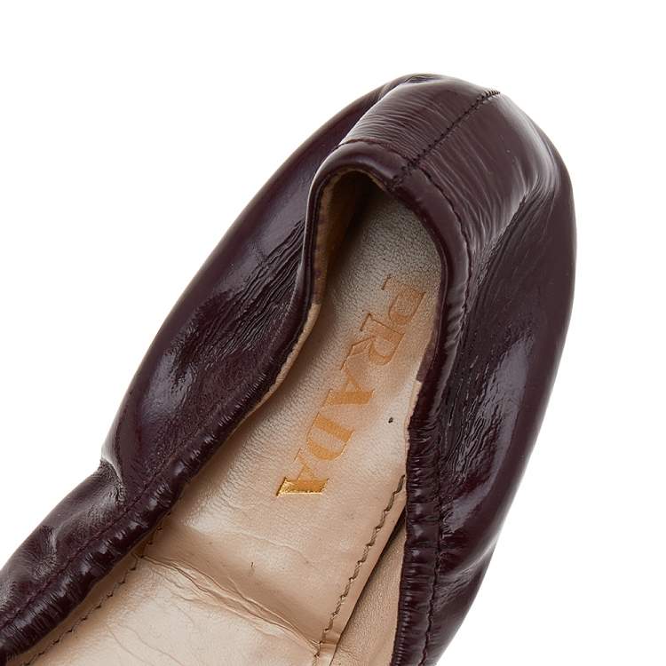 Pre Owned Prada Burgundy Patent Leather Bow Scrunch Ballet Flats Size 36