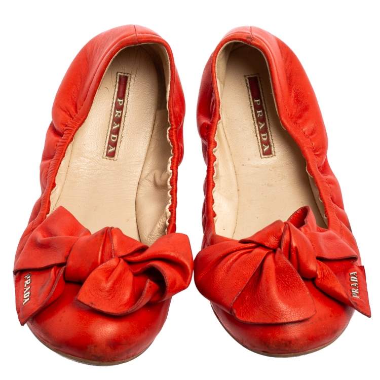 Pre Owned Prada Coral Red Leather Bow Logo Scrunch Ballet Flats Size 38