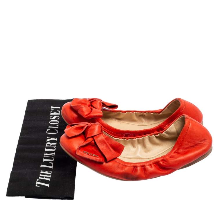 Pre Owned Prada Coral Red Leather Bow Logo Scrunch Ballet Flats Size 38