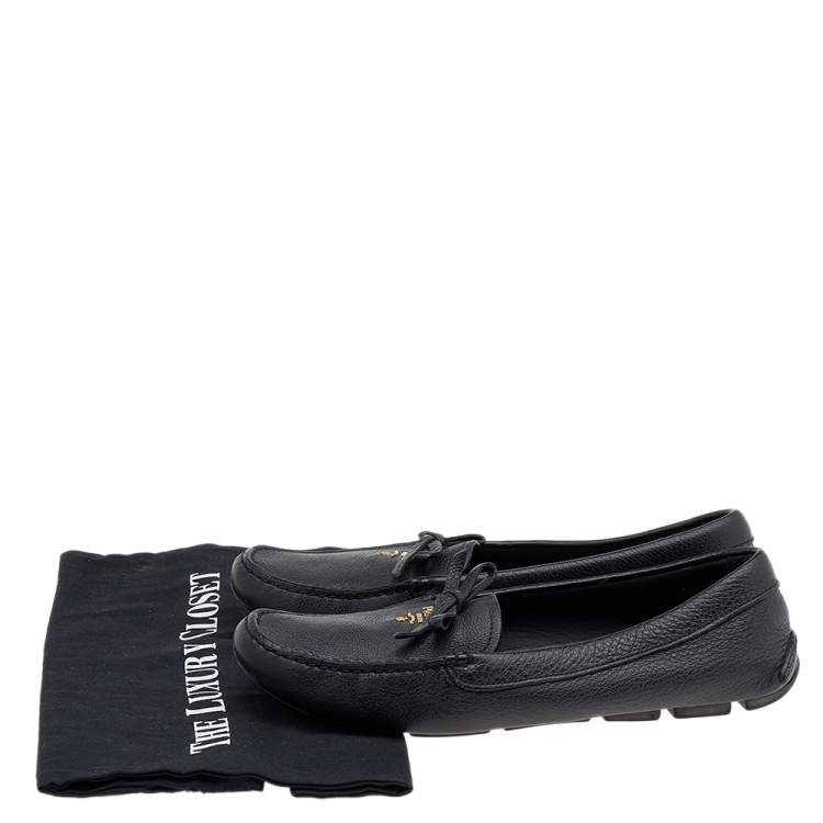 مملوكة مسبقًا Prada Black Leather Bow Logo Embellished Slip On Loafers Size 39