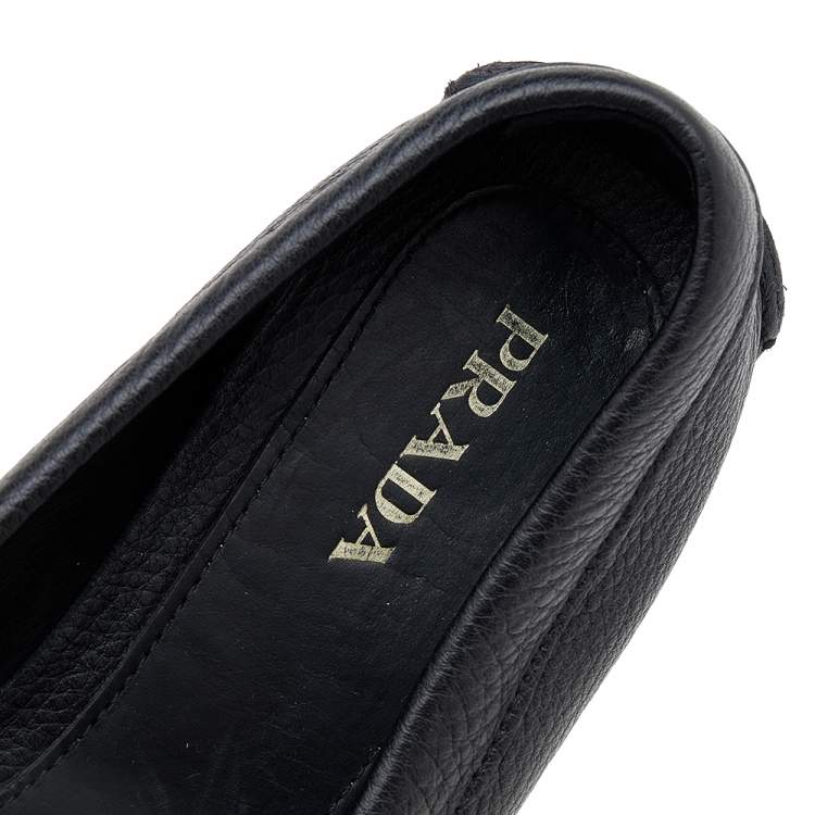 مملوكة مسبقًا Prada Black Leather Bow Logo Embellished Slip On Loafers Size 39