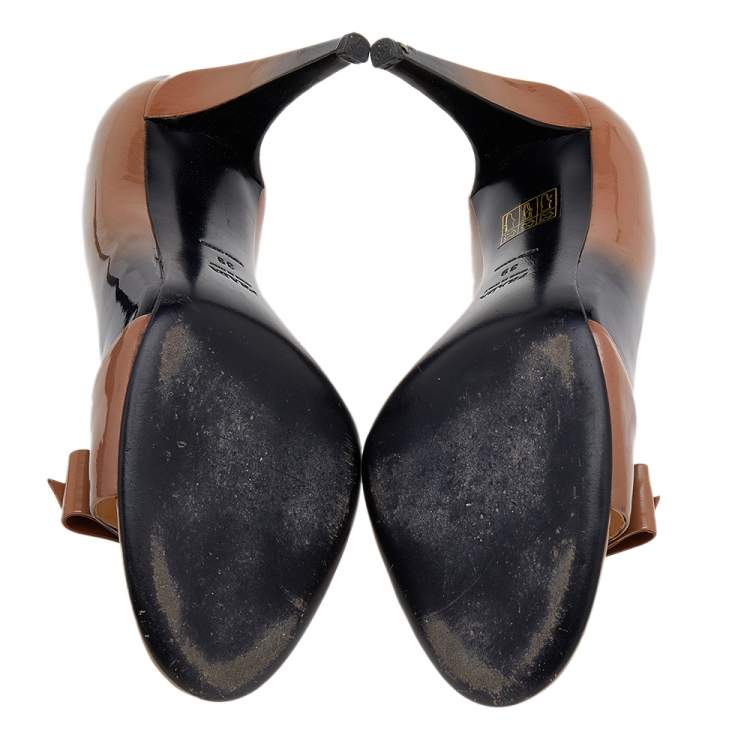 Pre Owned Prada Beige/Black Ombre Patent Leather Bow Open Toe Pumps Size 39