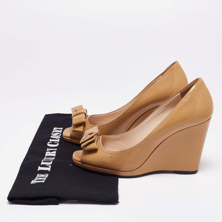 Pre Owned Prada Beige Patent Leather Bow Peep-Toe Wedge Pumps Size 36.5