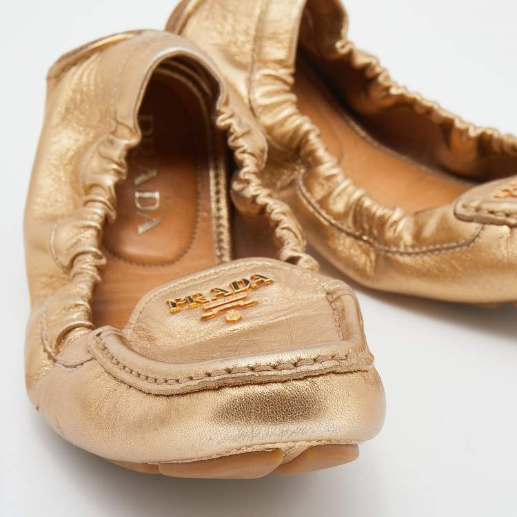 Pre Owned Prada Metallic Gold Leather Scrunch Slip On Loafers Size 36.5