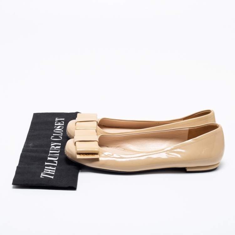 Pre Owned Prada Beige Patent Leather Bow Ballet Flats Size 39