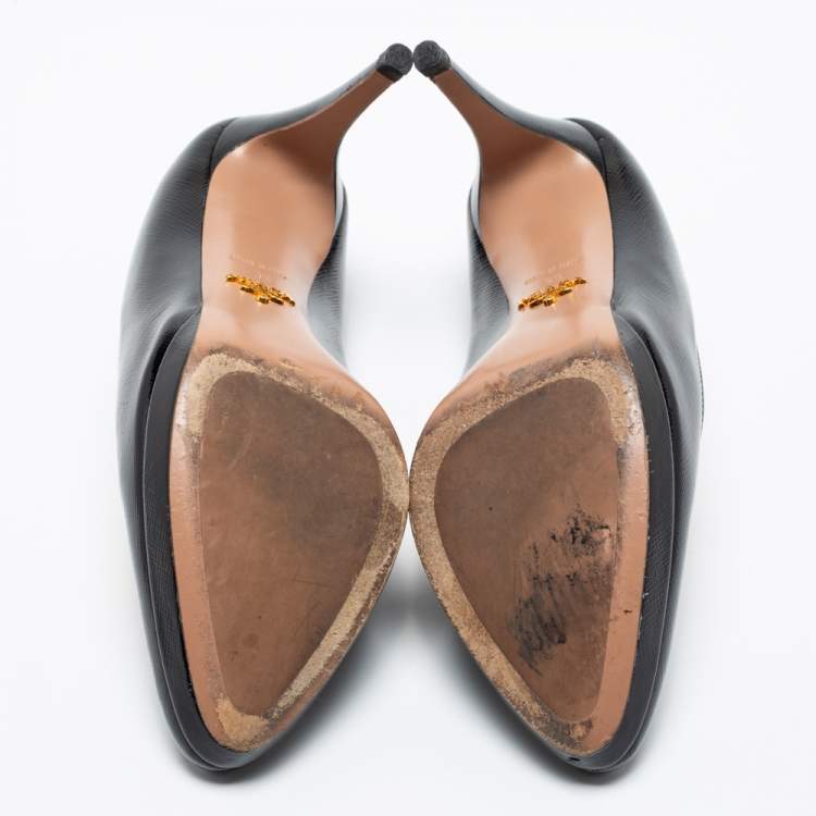 مملوكة مسبقًا Prada Black Vernice Saffiano Leather Platform Pumps Size 39