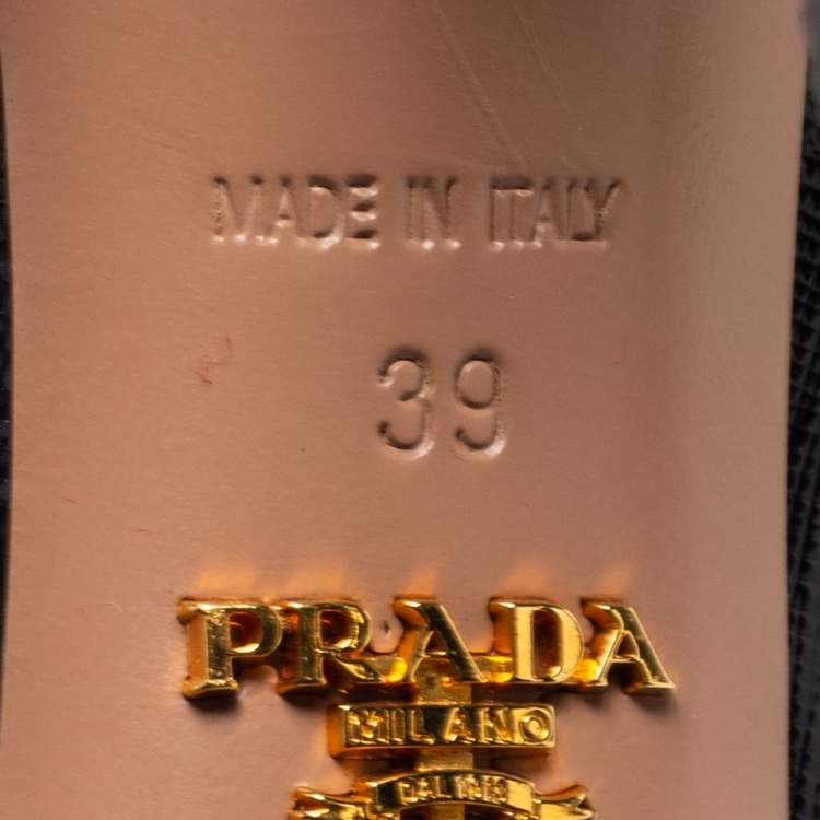 مملوكة مسبقًا Prada Black Vernice Saffiano Leather Platform Pumps Size 39