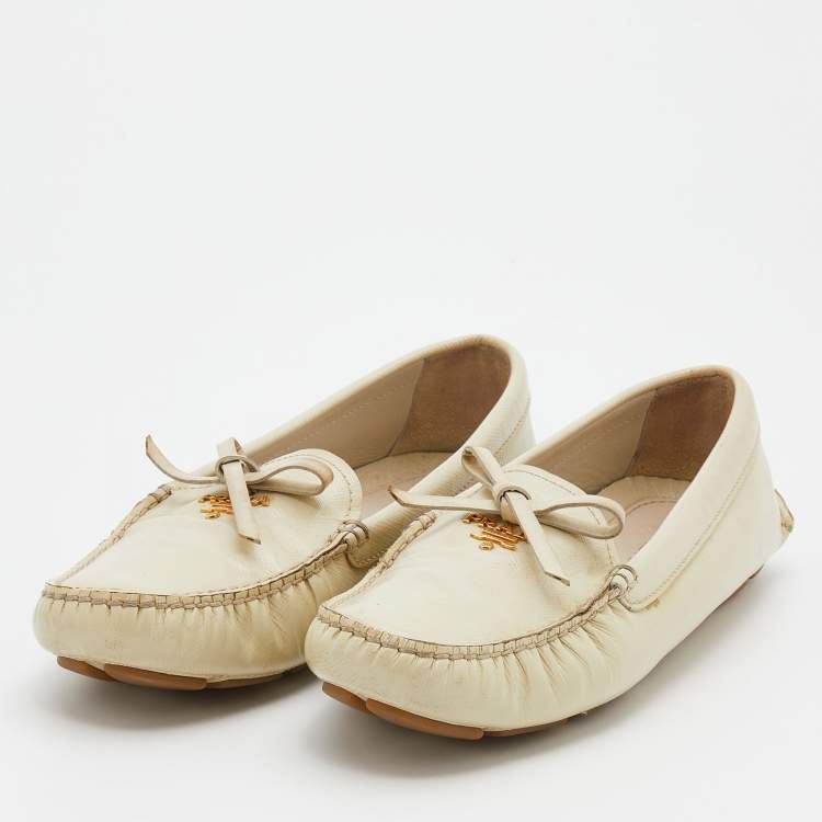 Pre Owned Prada Cream Patent Leather Bow Slip On Loafers Size 39