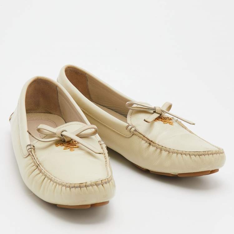 Pre Owned Prada Cream Patent Leather Bow Slip On Loafers Size 39