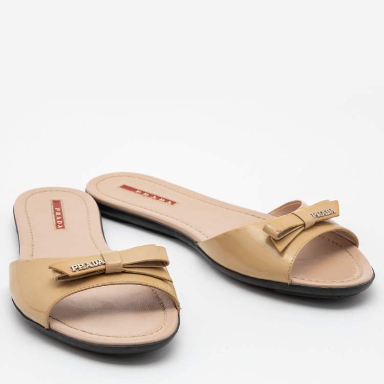 Pre Owned Prada Beige Patent Bow  Flat Sandals Size 39