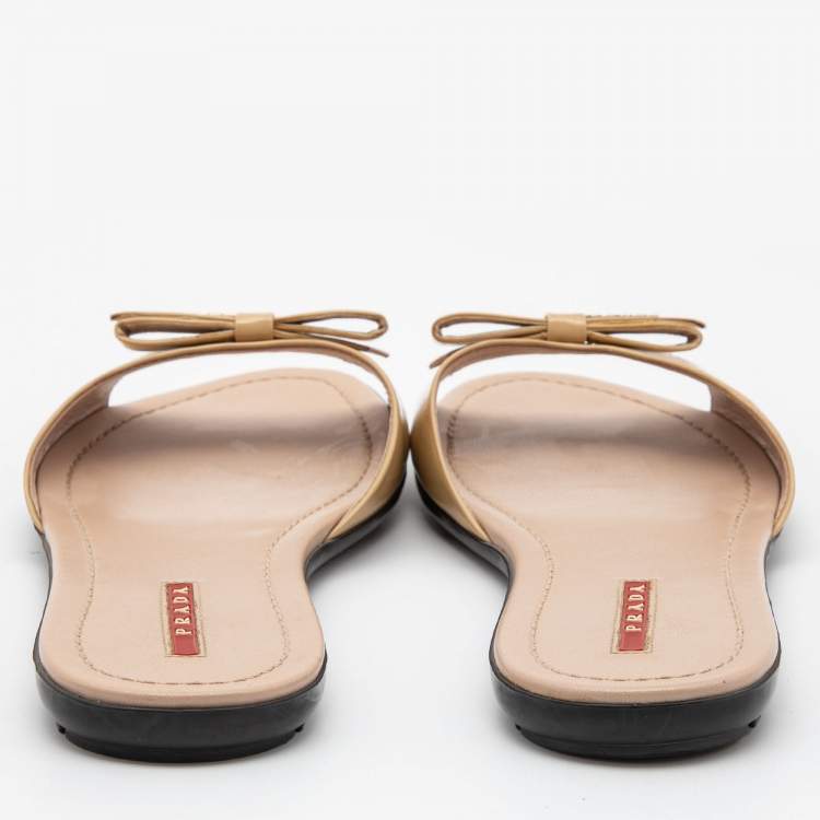 Pre Owned Prada Beige Patent Bow  Flat Sandals Size 39