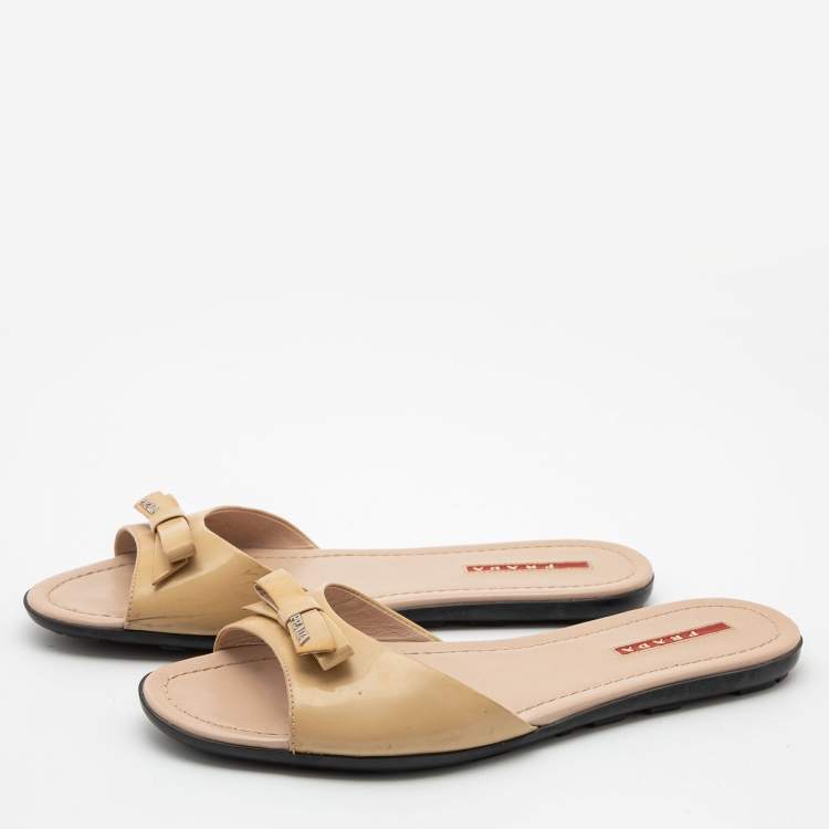 Pre Owned Prada Beige Patent Bow  Flat Sandals Size 39