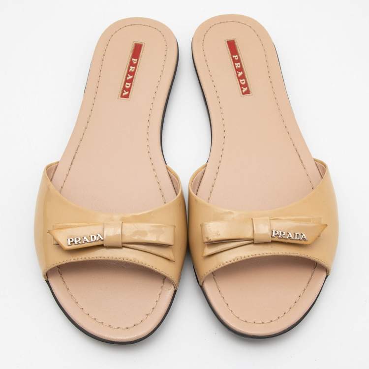 Pre Owned Prada Beige Patent Bow  Flat Sandals Size 39