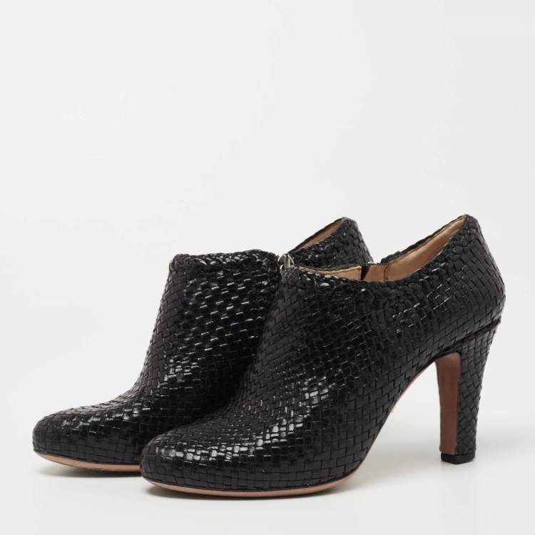 مملوكة مسبقًا Prada Black Woven Leather Ankle Booties Size 36