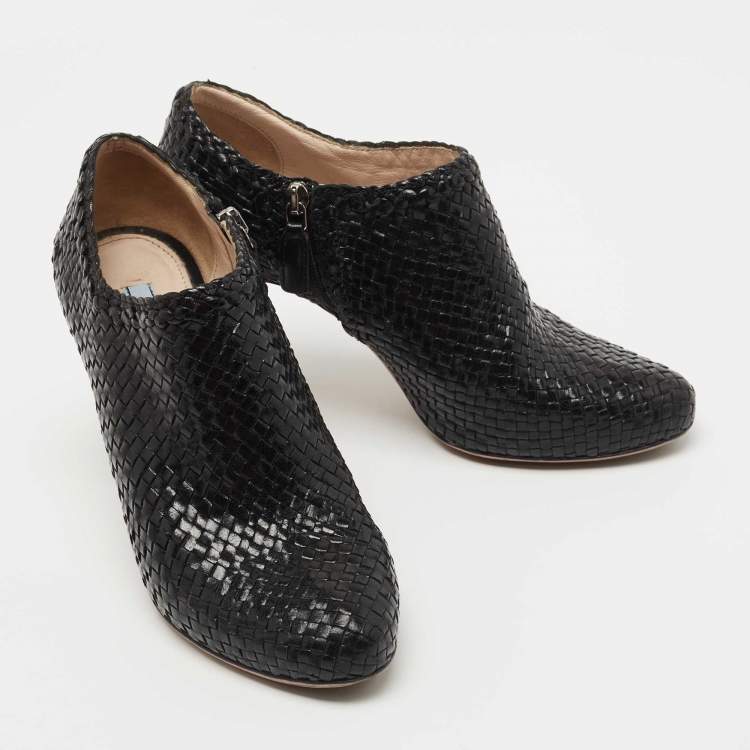 مملوكة مسبقًا Prada Black Woven Leather Ankle Booties Size 36
