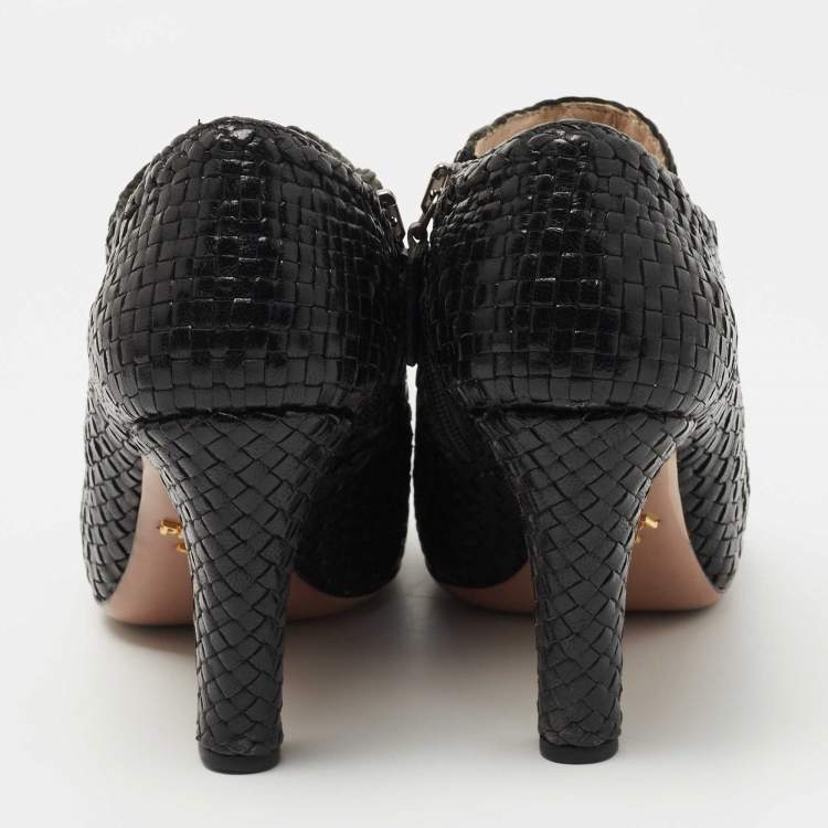 مملوكة مسبقًا Prada Black Woven Leather Ankle Booties Size 36