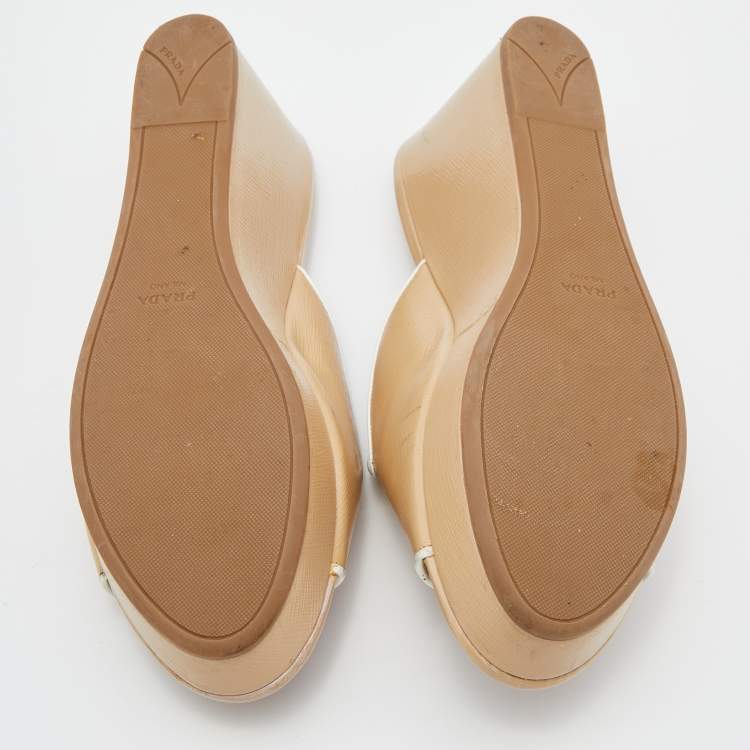 Pre Owned Prada Beige Patent Leather Platform Wedge Slide Sandals Size 40