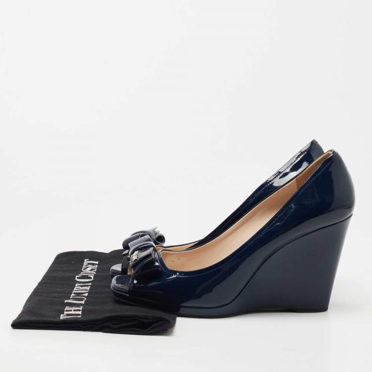 Pre Owned Prada Navy Blue Patent Leather Bow Peep Toe Wedge Pumps Size 38.5