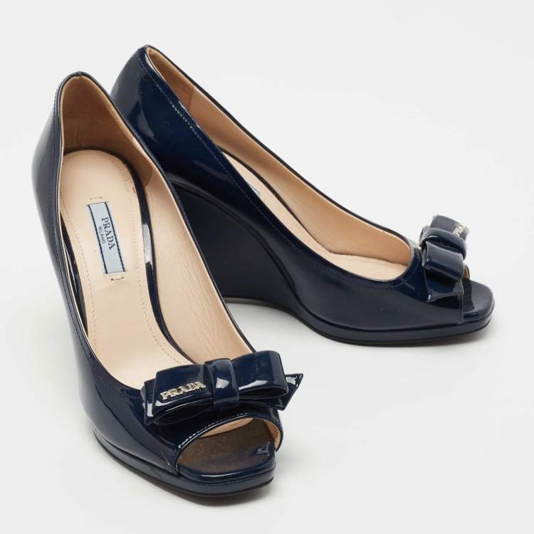Pre Owned Prada Navy Blue Patent Leather Bow Peep Toe Wedge Pumps Size 38.5