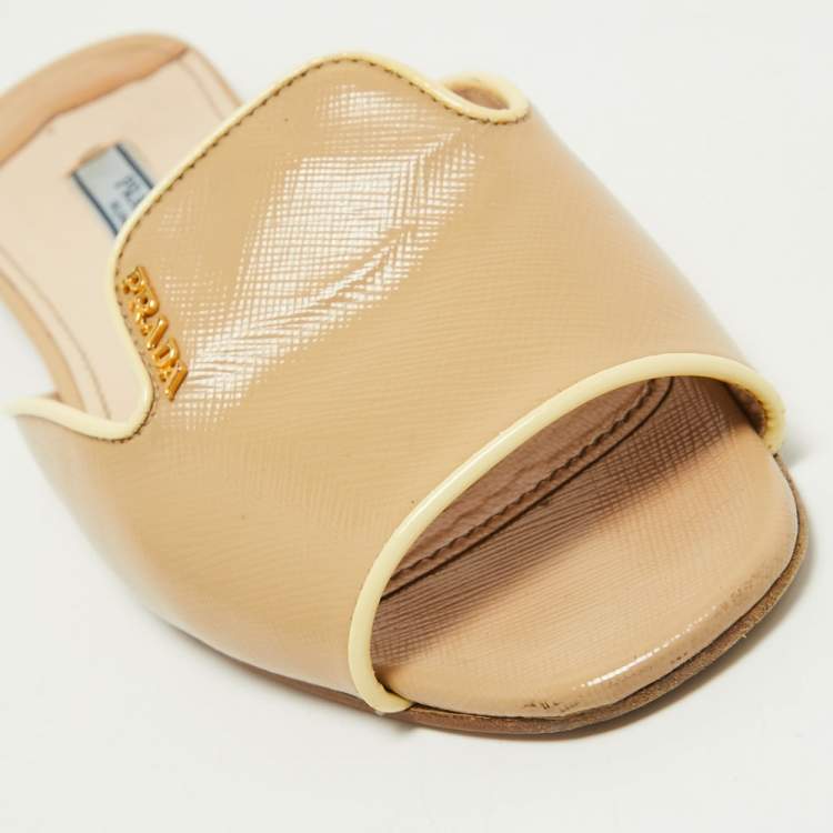 Pre Owned Prada Beige Patent Leather Flat Slides Size 37.5