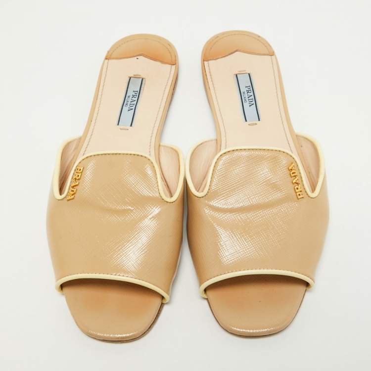 Pre Owned Prada Beige Patent Leather Flat Slides Size 37.5