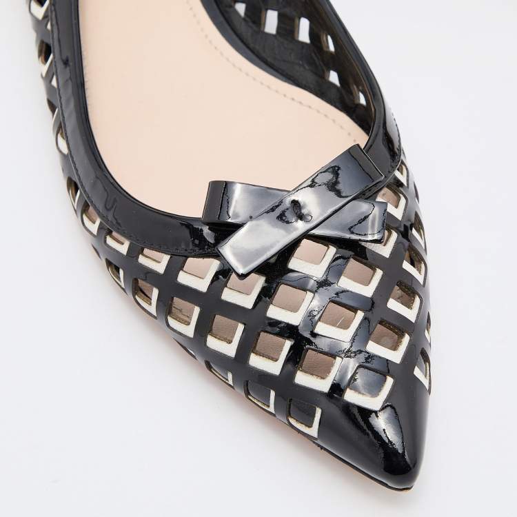 مملوكة مسبقًا Prada Black Laser Cut Patent Leather Bow Pointed Toe Ballet Flats Size 39