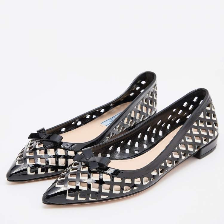 مملوكة مسبقًا Prada Black Laser Cut Patent Leather Bow Pointed Toe Ballet Flats Size 39