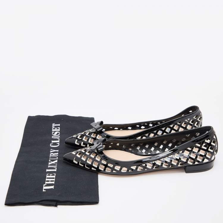 مملوكة مسبقًا Prada Black Laser Cut Patent Leather Bow Pointed Toe Ballet Flats Size 39