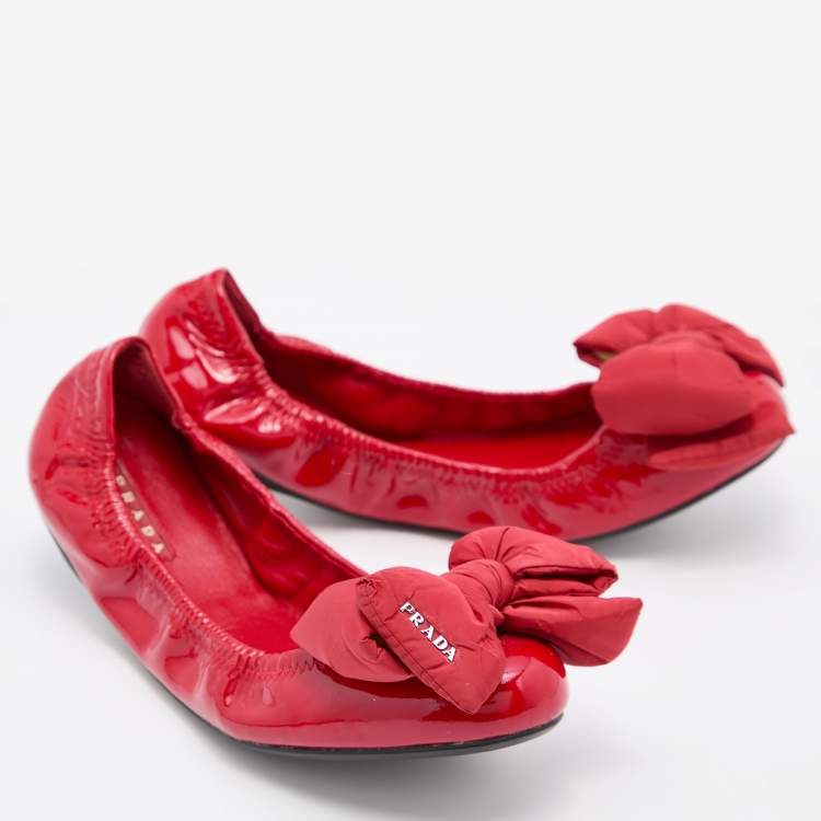 Pre Owned Prada Red Patent Leather Bow Scrunch Ballet Flats Size 40