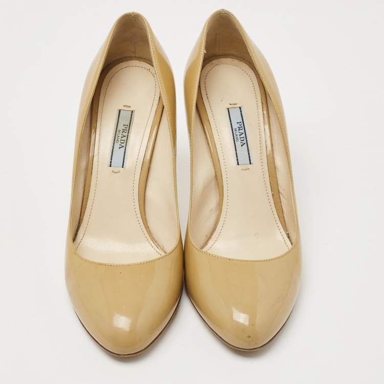 Pre Owned Prada Beige Patent Leather Round Toe Pumps Size 38.5
